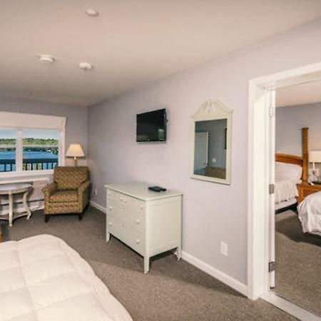 Crescent Lake Inn And Suites Wolfeboro Extérieur photo
