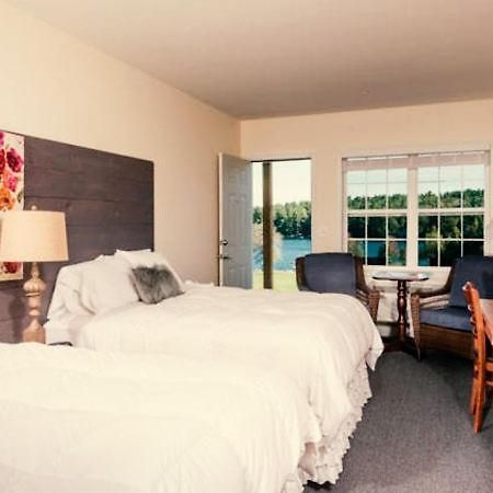 Crescent Lake Inn And Suites Wolfeboro Extérieur photo