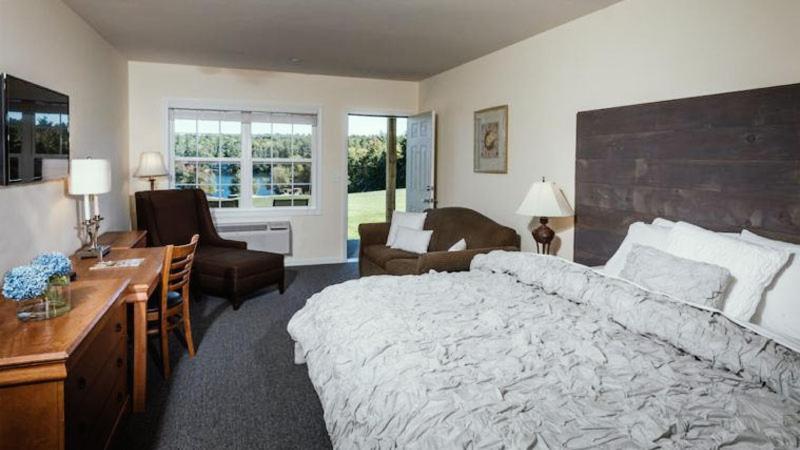 Crescent Lake Inn And Suites Wolfeboro Extérieur photo